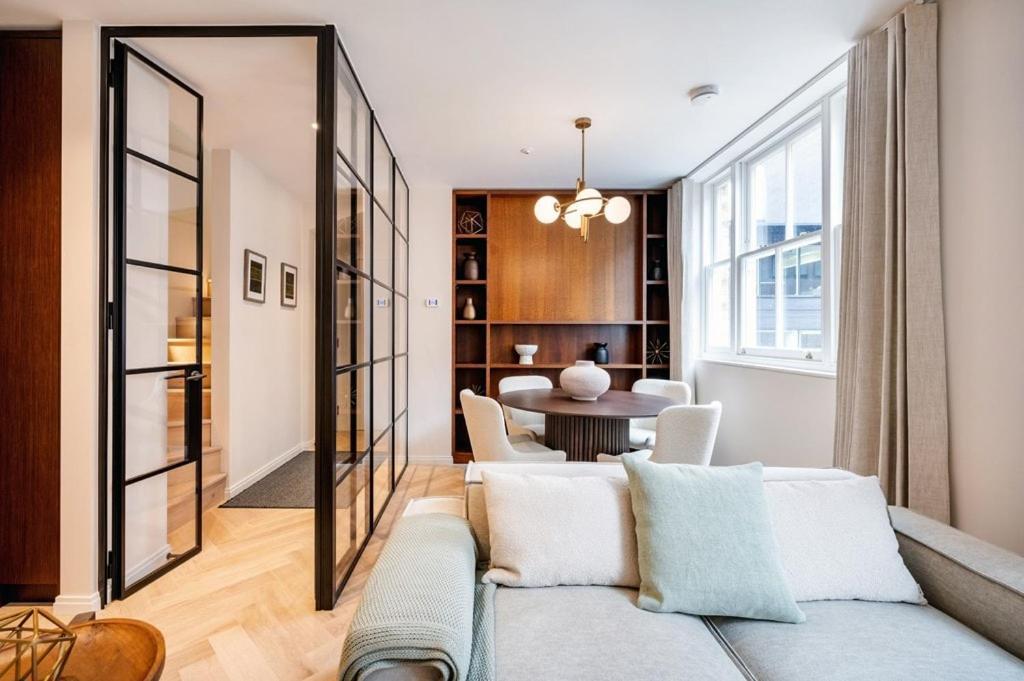 Covent Garden 2 Bed 2 Bath Duplex * Londra