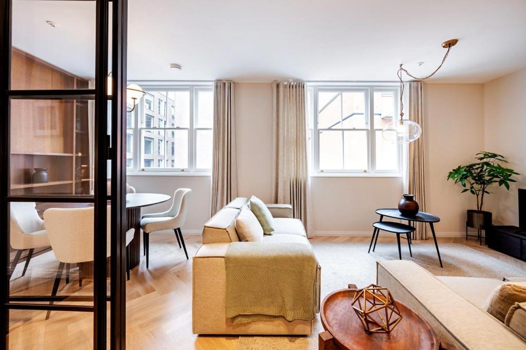 Covent Garden 2 Bed 2 Bath Duplex *